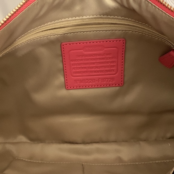 Coach bag with matching wallet and key chain. - Picture 5 of 10